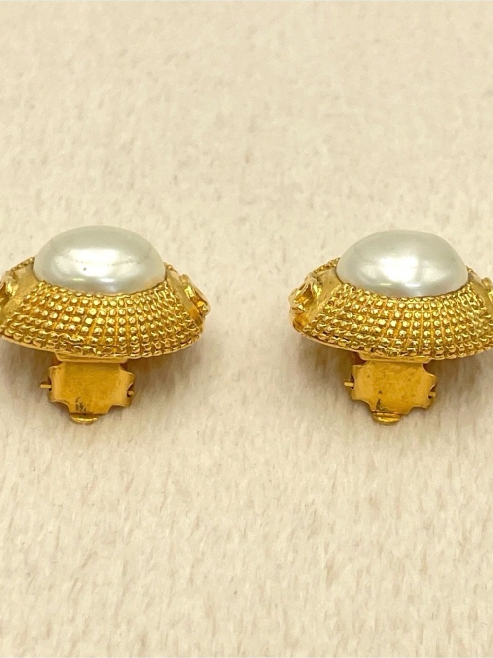 CHANEL Gold & CoCo Pearl Round GP Clip-On Earrings W/Chanel Box -EUC - Picture 12 of 15